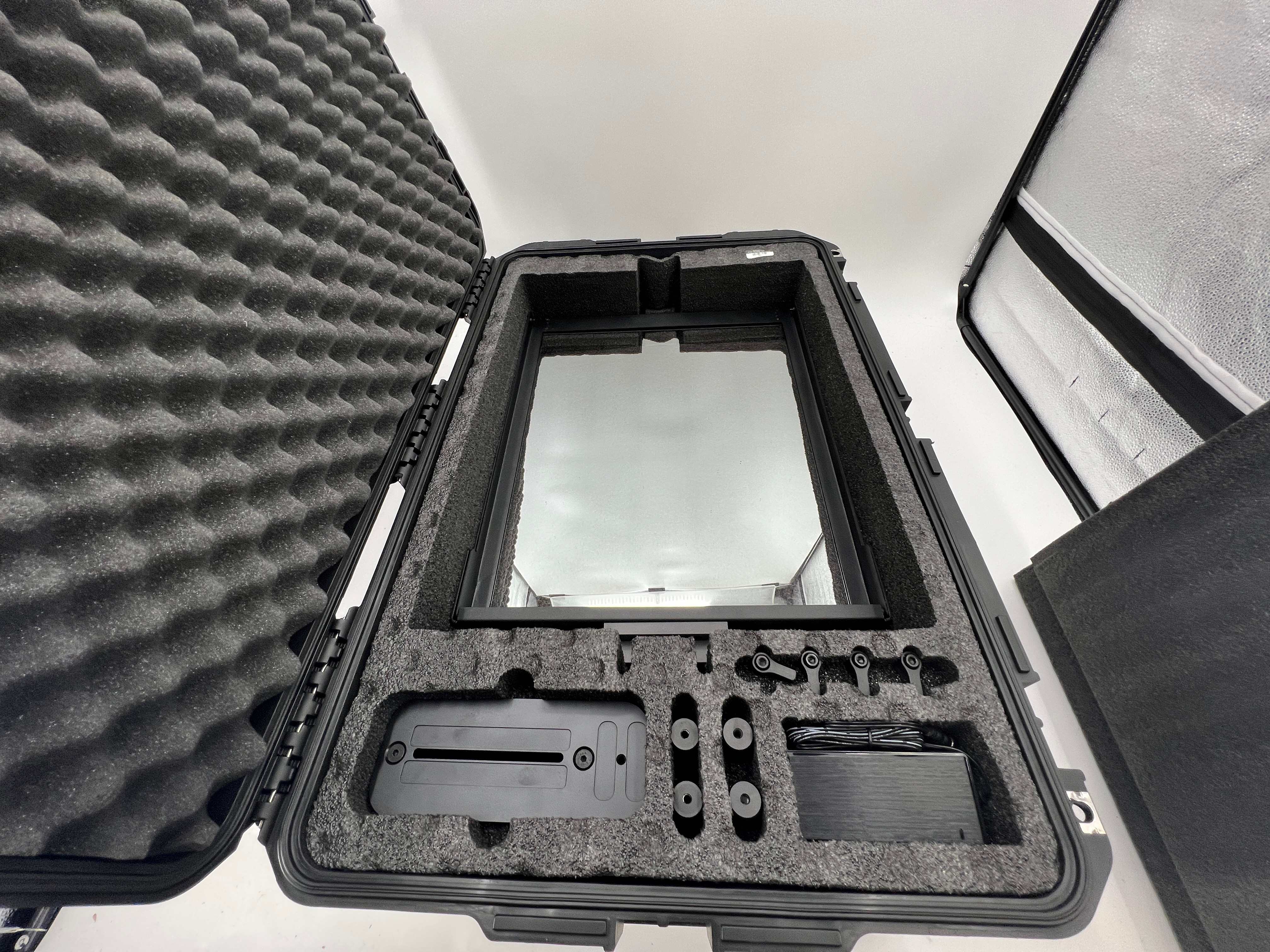 ikan 17″ Teleprompter with 17″ Monitor for Location and Studio
