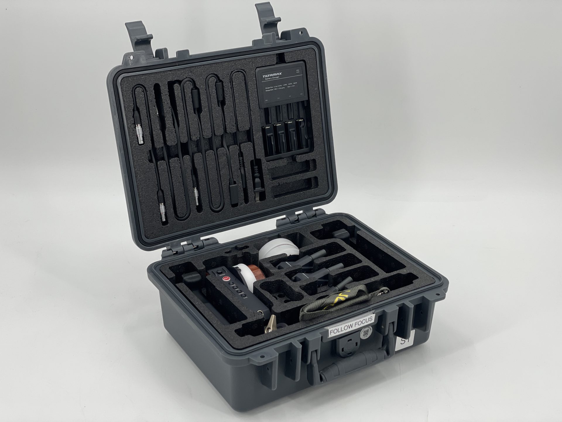 Tilta Nucleus-M Wireless Lens Control System w/ Case - Image 2